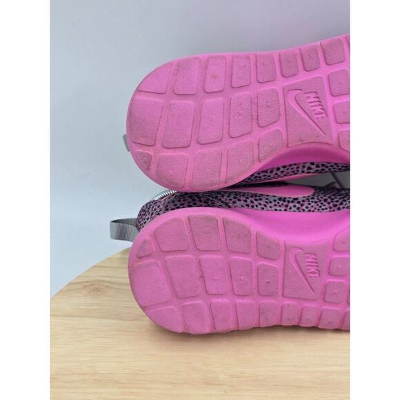 NIKE ROSHE RUN Womens Shoes PRINT POLKA DOT 599432 005 SZ 7.0 WOLF GRAY VIOLET - Picture 8 of 9